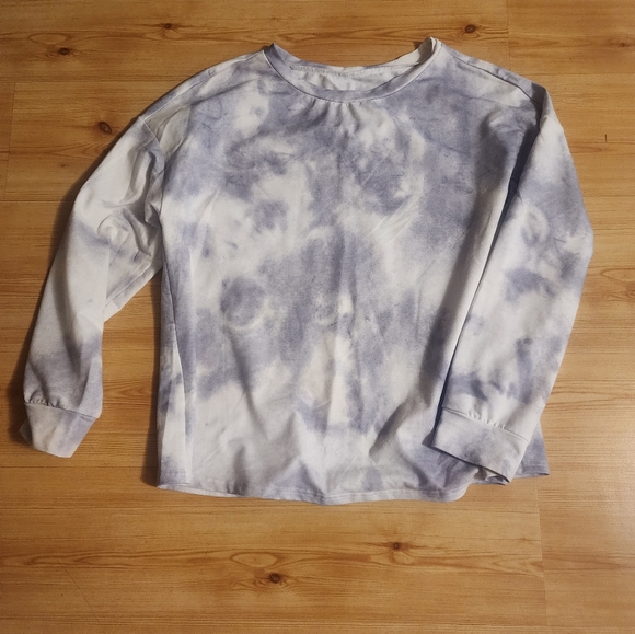 Zulily Women's Blue-Gray Haze Long-sleeved Tie-Dye T-shirt and Shorts Set - Picture 6 of 16